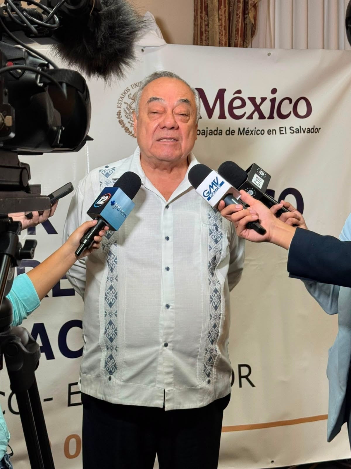 El embajador Ricardo Cantú plantea cooperación en manufactura avanzada, geotermia y economía digital (Foto cortesía Embajada de México en El Salvador)