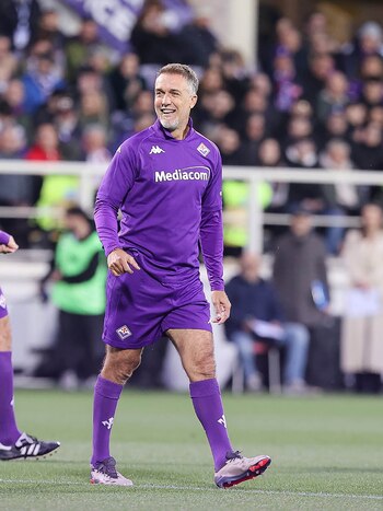 El gol de Gabriel Batistuta a los 56 años con la camiseta de la Fiorentina y la ovación que lo emocionó