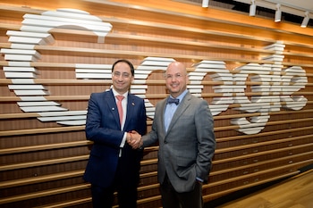 Edgardo Frías, director general de Google para la Región Andina y el vicepresidente de Colombia, José Manuel Restrepo. (Google)