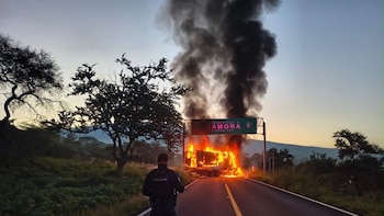 Difunden videos de narcobloqueos en Michoacán tras operativo para detener a líder del CJNG