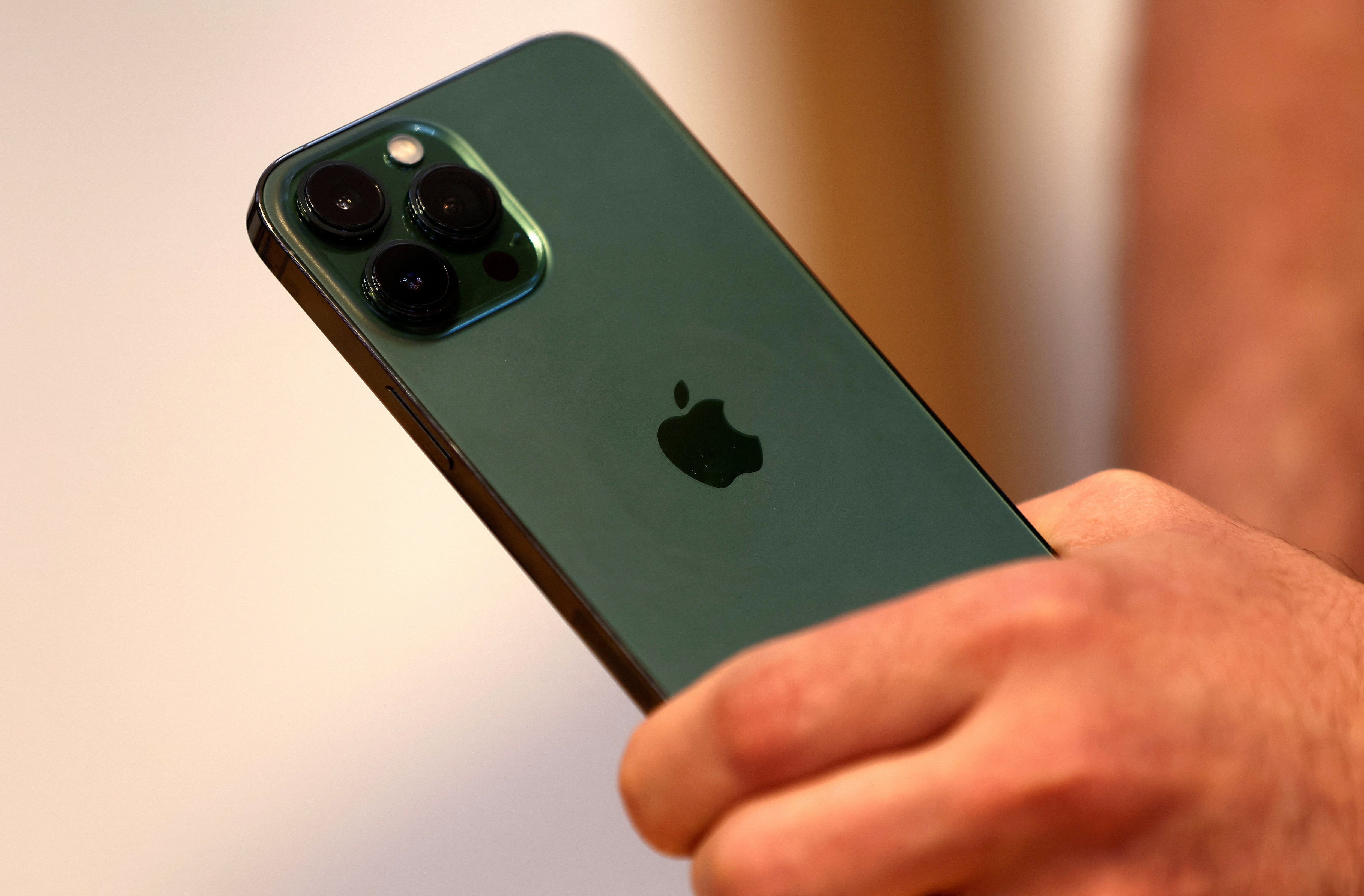 Apple busca que el iPhone 18 Pro Max, su modelo más avanzado, tenga la mejor cámara de todos sus modelos de iPhone anteriores. REUTERS/Mike Segar/File Photo