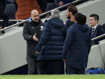 el frío saludo entre Mourinho y Guardiola
Foto Reuters/