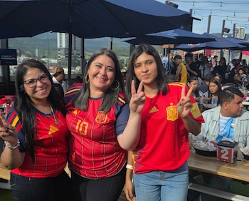 El partido mantuvo la incertidumbre durante buena parte del encuentro y cada avance ofensivo generó expectativa entre los aficionados.