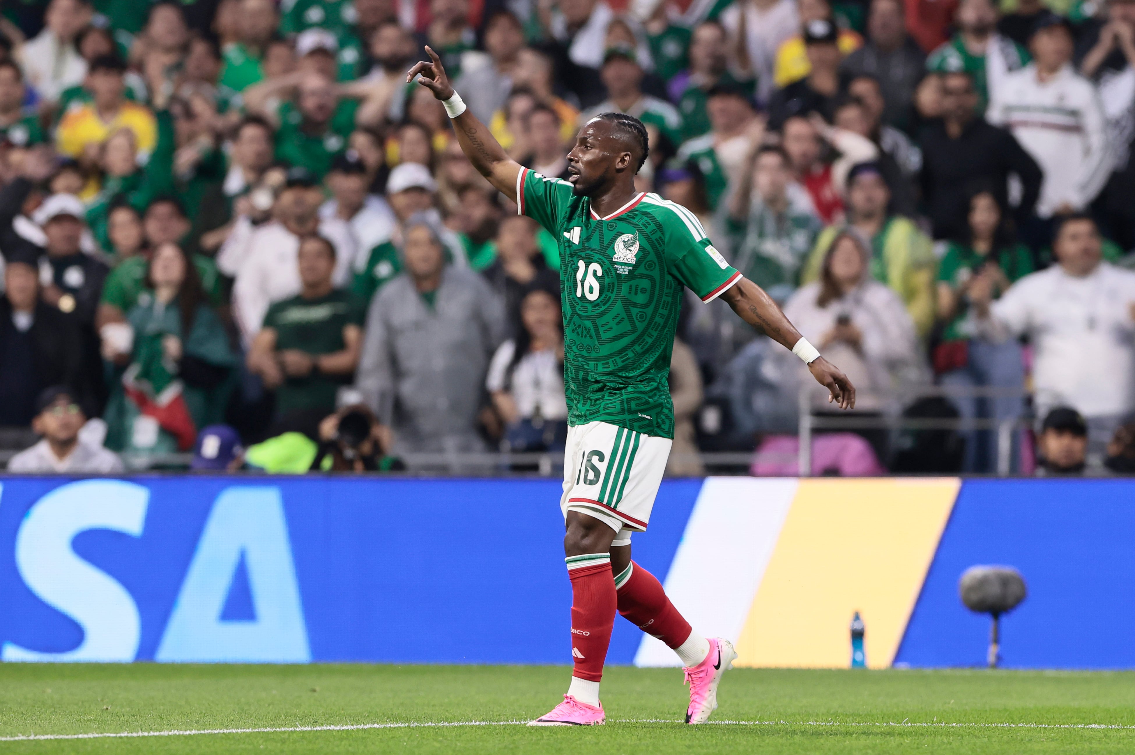 El delantero se convirtió en pieza fundamental de México en el pasado Mundial 2026. (EFE)