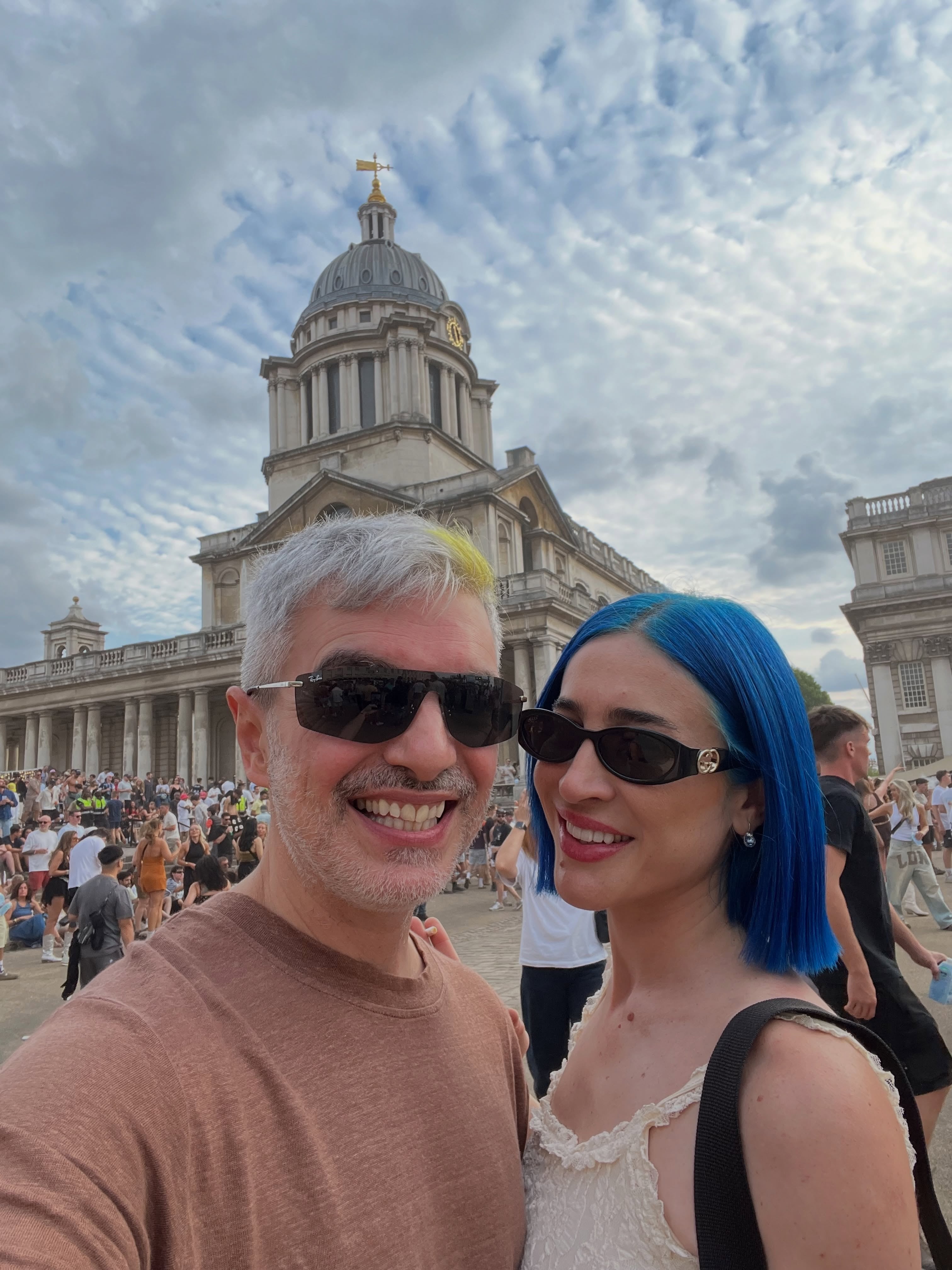 De viaje por el mundo: Ale Sergi y su pareja Cintia en una selfie, en Greenwich, Londres