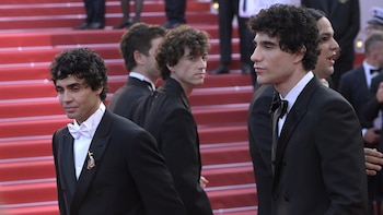Los Javis ganan el premio a Mejor Dirección en la 79 edición del Festival de Cannes por su película 'La bola negra'