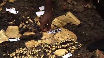 Hallaron una tumba ancestral repleta