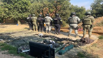 A las afueras del inmueble