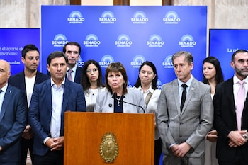 Patricia Bullrich, junto a aliados,