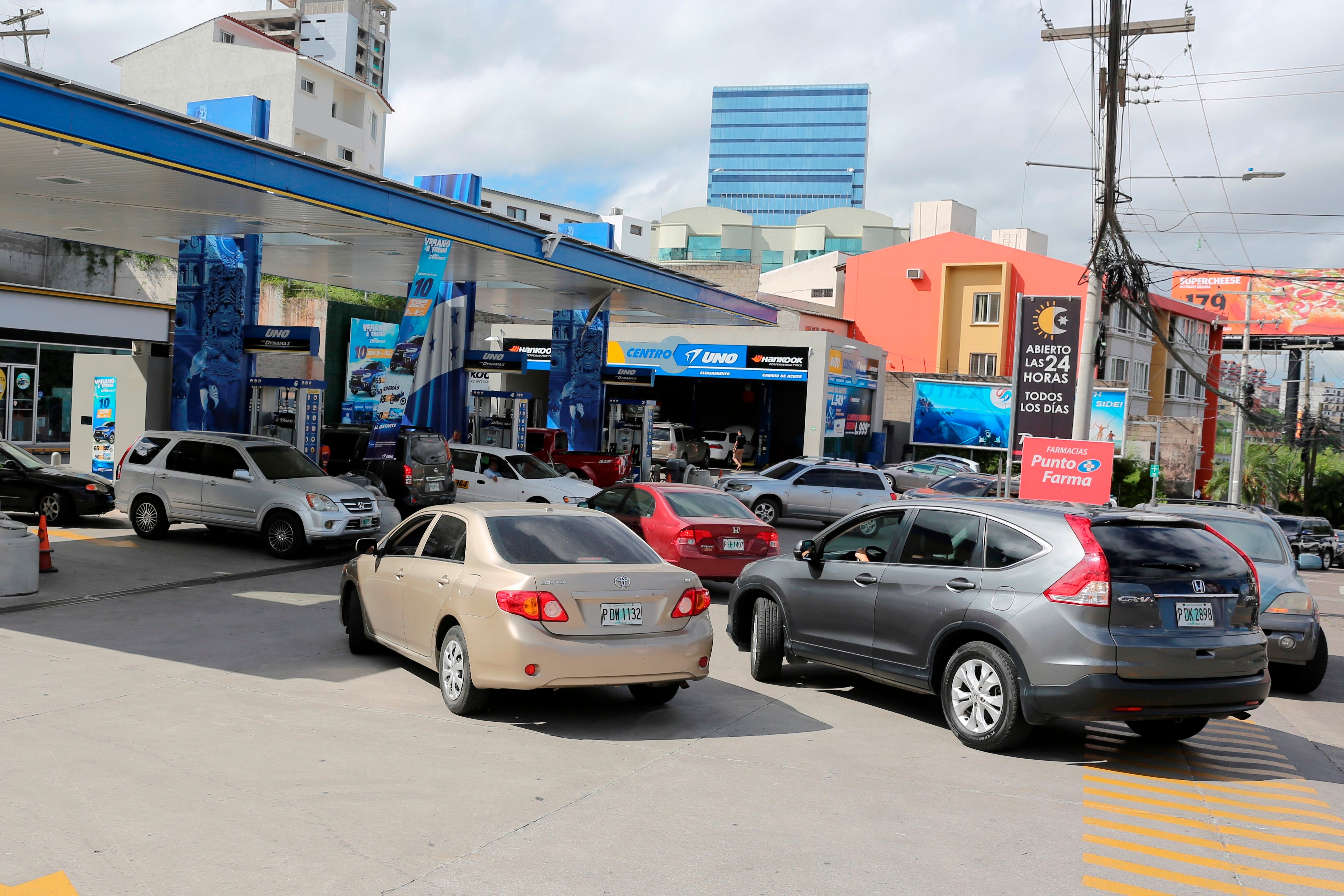 Los subsidios estatales cubren el 50% de los aumentos en diésel y gasolina regular y el 100% del gas licuado doméstico. (Foto: EFE/Gustavo Amador/Archivo)