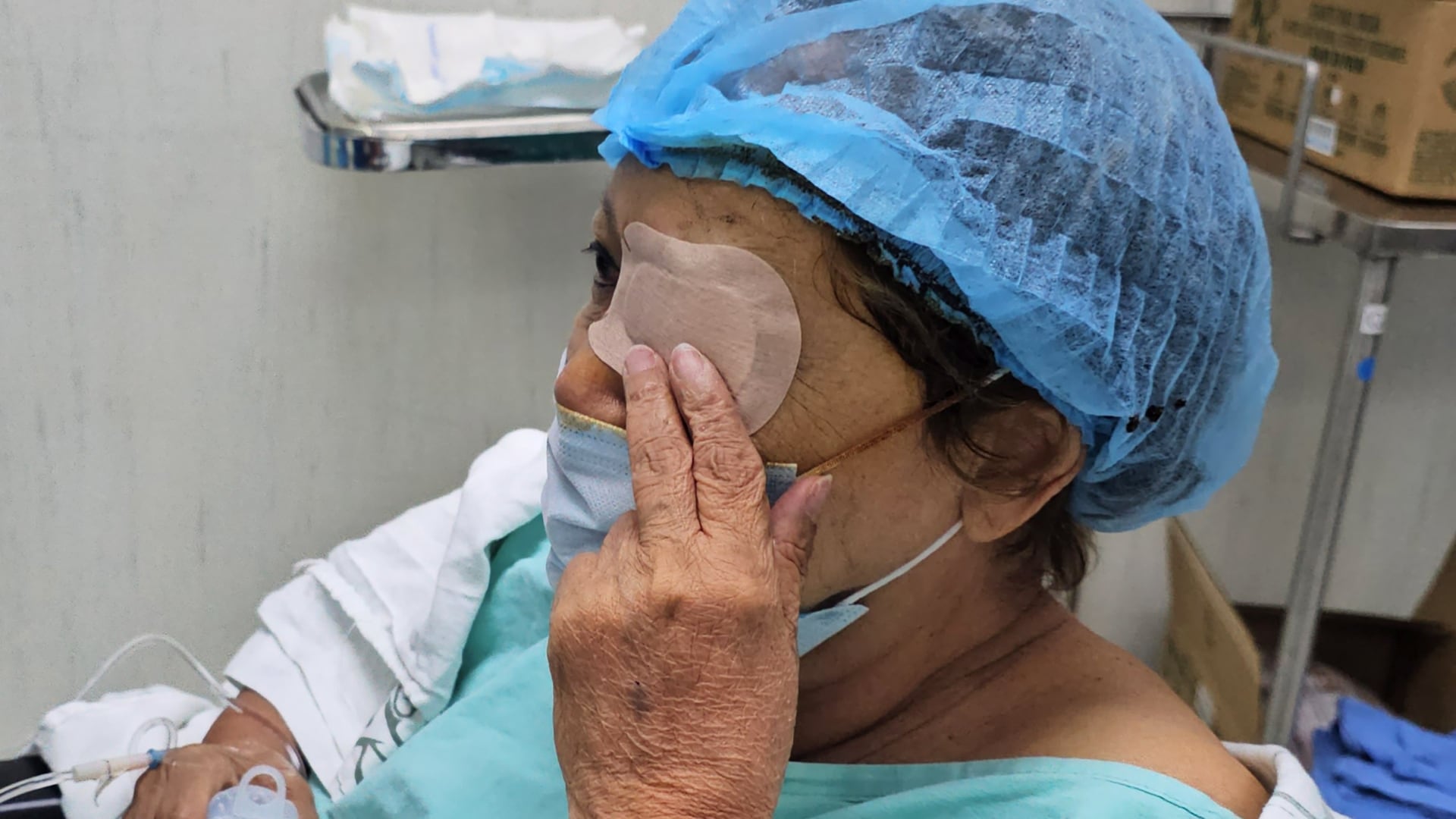 “Recuperé la vista de un día para otro con esta cirugía”: mujer de 69 años relata su experiencia en el IMSS