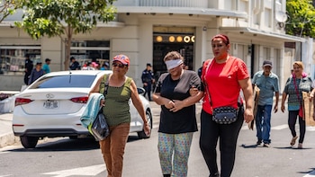 Fe, sacrificio y tradición en El Salvador: llegada de los penitentes a El Calvario en Jueves Santo