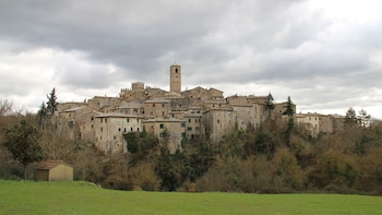 El pueblo de la Toscana donde te puedes bañar todo el año: 42 manantiales termales para una experiencia gratuita en medio del campo