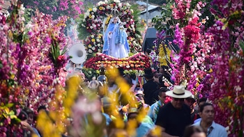 En fotos: La Feria de las Flores y las Palmas de Panchimalco deslumbra con color, música y tradición salvadoreña