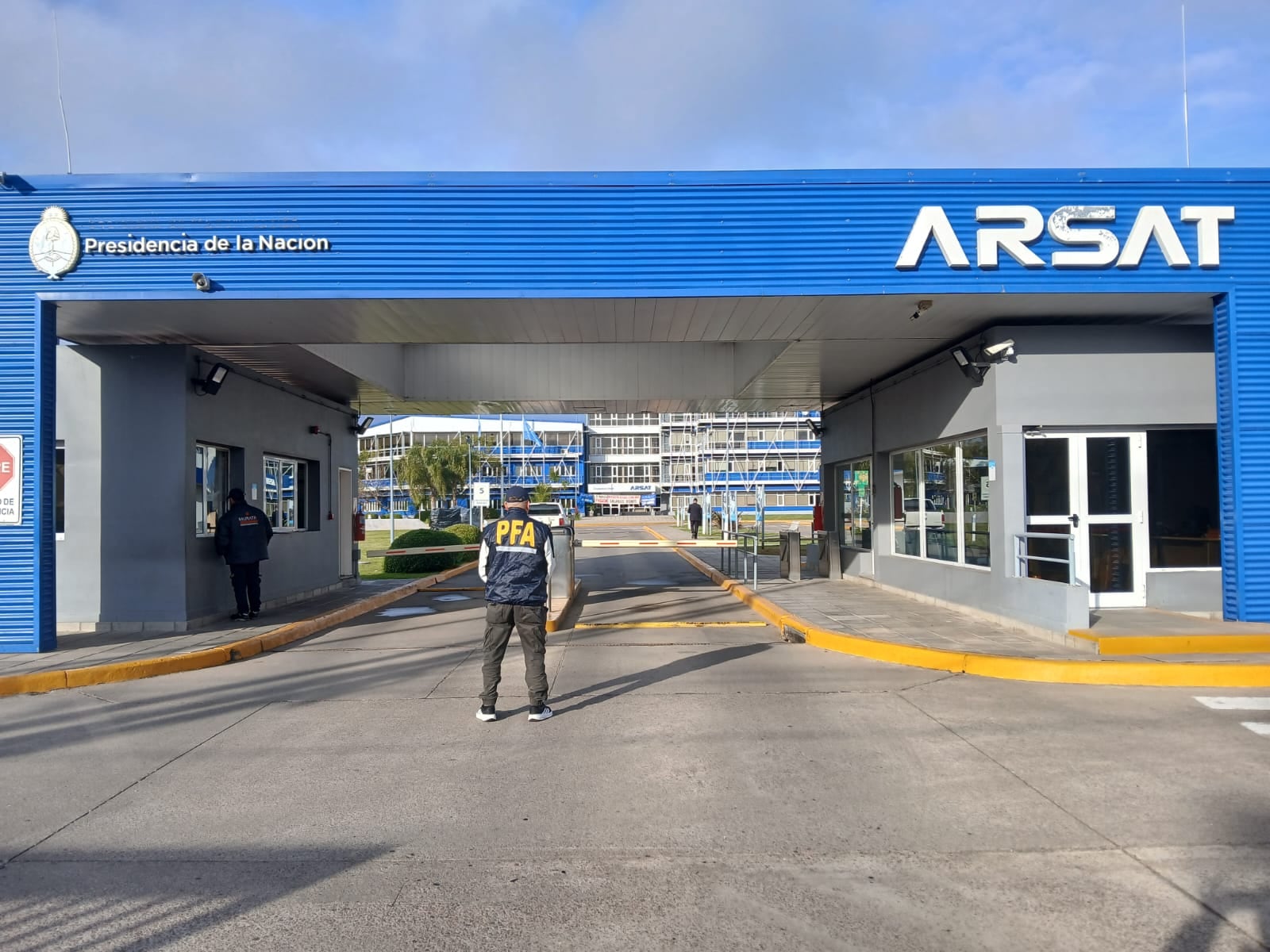 Los allanamientos se dieron en el marco de la causa que investiga el robo de equipamiento tecnológico en ARSAT