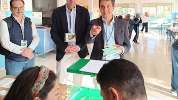 García Millán (JM+) vota al abrir los colegios electorales: "Esta provincia no puede esperar"