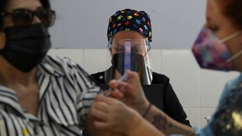 Recibir una vacuna contra la