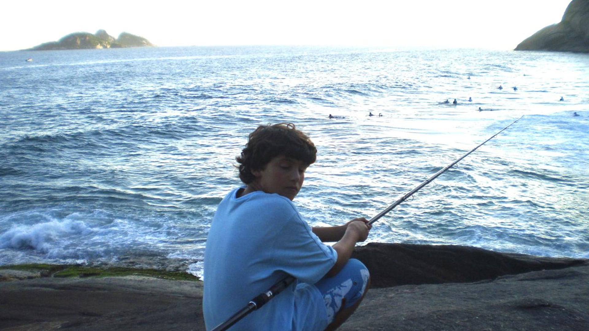 Marina Dalle Nogare acudió con su hijo Renzo a los acantilados de Río de Janeiro para una jornada de pesca en marzo de 2009