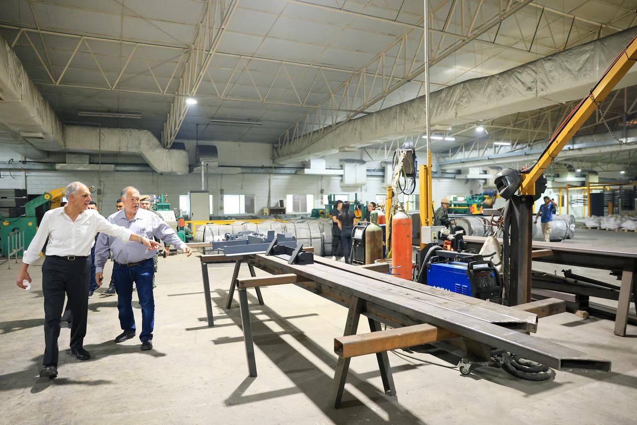 Representantes del sector privado y equipos técnicos analizaron junto a autoridades los desafíos y oportunidades actuales para impulsar el crecimiento industrial en Honduras.