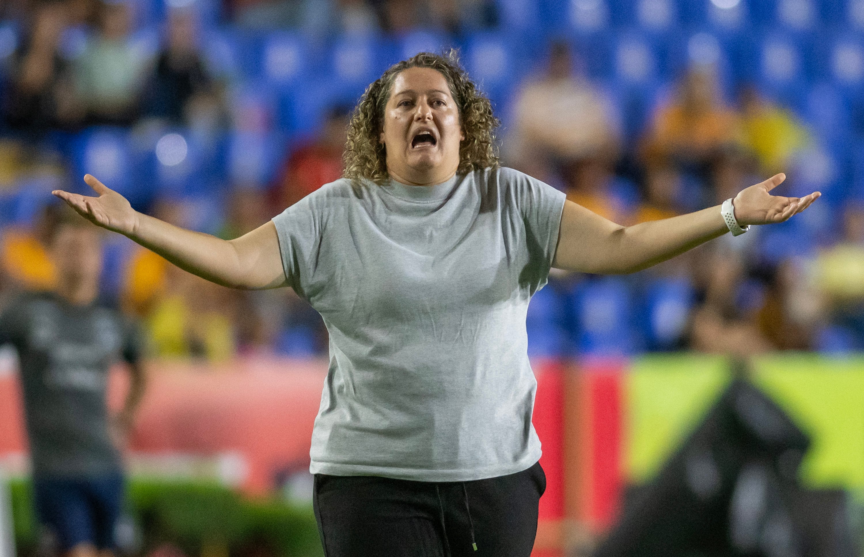 La estratega tuvo un breve paso por las Amazonas de Tigres, por lo que ya conoce al futbol mexicano. (EFE/ Miguel Sierra)