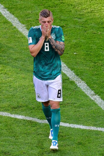 Germany's midfielder Toni Kroos reacts after missing a shot during the Russia 2018 World Cup Group F football match between South Korea and Germany at the Kazan Arena in Kazan on June 27, 2018. / AFP PHOTO / Luis Acosta / RESTRICTED TO EDITORIAL USE - NO MOBILE PUSH ALERTS/DOWNLOADS