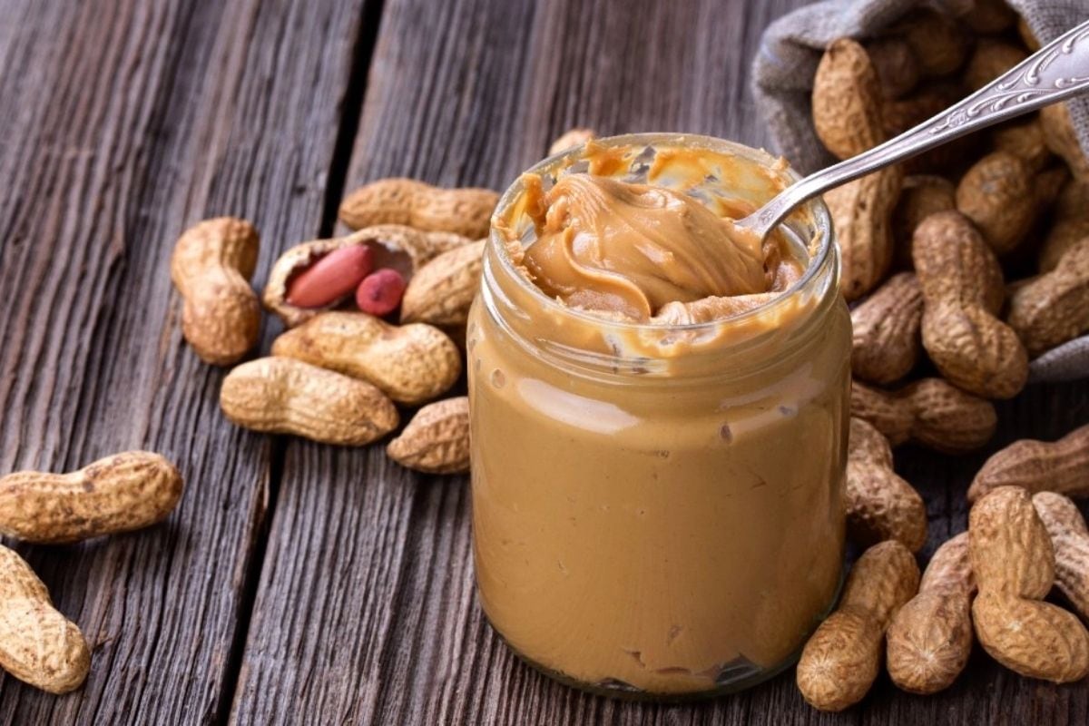 Un estudio en adultos de 66 a 89 años demostró que sumar mantequilla de maní a la dieta acelera el desempeño en pruebas físicas asociadas a la independencia (Foto: Captura)