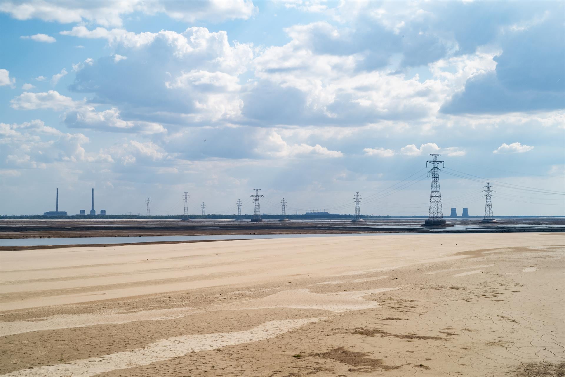 La central nuclear de Zaporiyia denuncia un ataque de Ucrania que afecta a una de sus líneas eléctricas