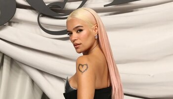 La cautivó con su elegante