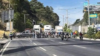 Los bloqueos en Guatemala interrumpieron rutas principales este 7 de septiembre en la segunda semana de protestas por el alza de los combustibles y la canasta básica.