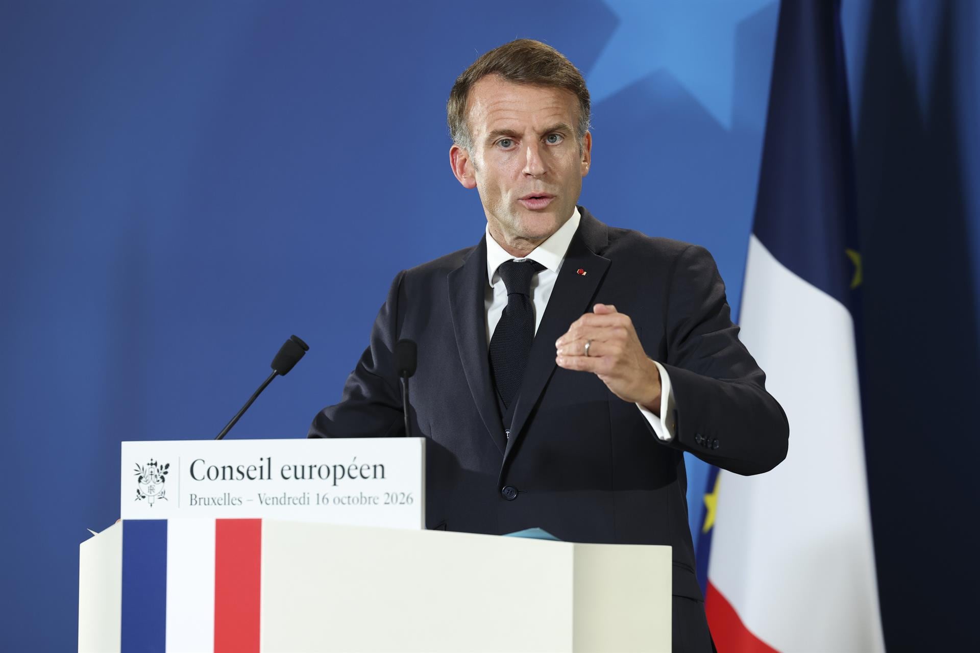 Macron avisa que cortar la ayuda a Ucrania, como plantea Le Pen, pondría en peligro la seguridad de Francia