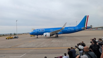 Más de 15.000 personas siguen el vuelo de León XIV a España en tiempo real