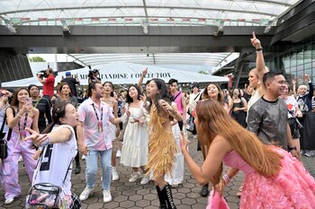 Reacciones en redes sociales reflejan descontento de los fanáticos de Swift, comparando su fama con la de Michael Jackson este siglo. (REUTERS/Caroline Chia)