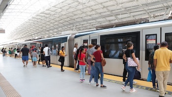 Aumenta número de panameños que dejan el carro y usan el Metro por alza del combustible