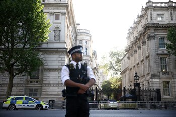 Policía frente a Downing Street