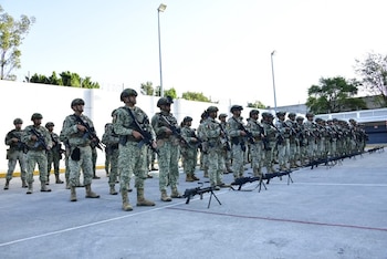 Diversos militares con equipo táctico fueron enviados a Sinaloa tras incremento de la violencia Foto: Defensa