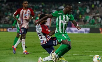 El partido de Atlético Nacional vs. Junior, fue suspendido a los 54 minutos por violencia entre hinchas - crédito Colprensa