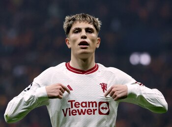 El delantero dejó el Atlético de Madrid y se mudó a Inglaterra para jugar en Manchester en 2020