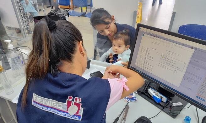 Padres o tutores pueden registrar por primera vez a sus hijos en el Reniec llevando el acta de nacimiento y una foto tamaño pasaporte. (Gob.pe)