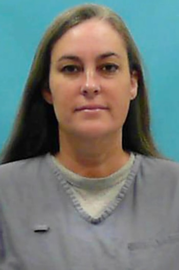 El juicio por el asesinato de Taylor Wright concluyó con la condena a prisión perpetua para Ashley McArthur por homicidio premeditado (Foto policial de Ashley McArthur - Departamento Correccional de Florida)