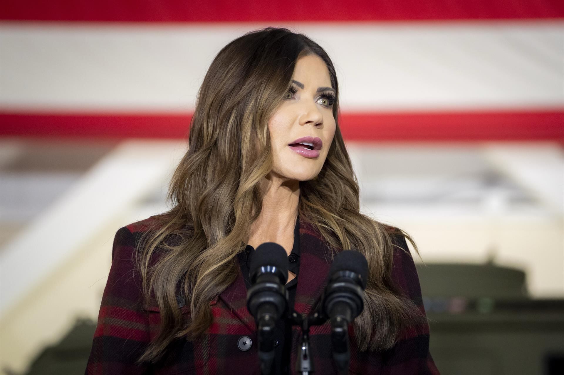 La secretaria de Seguridad Nacional de EEUU recomienda una «prohibición total de viaje» desde varios países