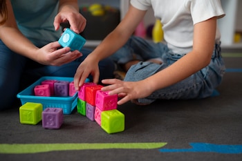 Una nueva prueba de orina logra detectar el riesgo de autismo en niños antes que los exámenes actuales (Magnific)