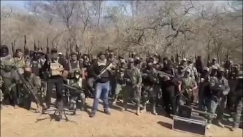 Los sujetos portaban ropa tipo