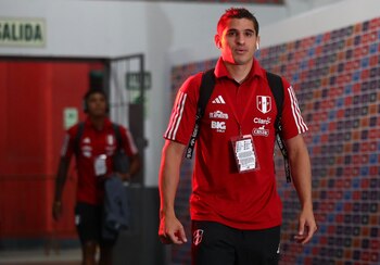 Aldo Corzo disputa su tercer proceso clasificatorio con Perú: | Foto: FPF