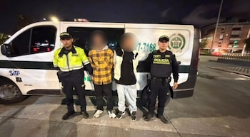 Los presuntos delincuentes, fueron interceptados en uno de los articulados en el norte de Bogotá - crédito Mebog