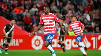 Por abandono de paternidad, Adrián