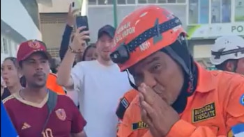 Rescatista salvadoreño es homenajeado por su cumpleaños durante la misión en Venezuela