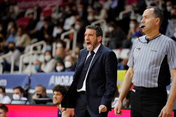 Ibon Navarro, entrenador español del