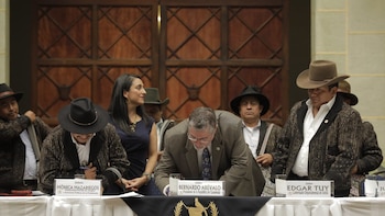 El presidente Bernardo Arévalo firma una agenda territorial con la Municipalidad Indígena de Sololá