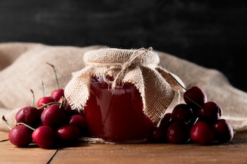 Cómo hacer mermelada de cereza en casa (Magnific)