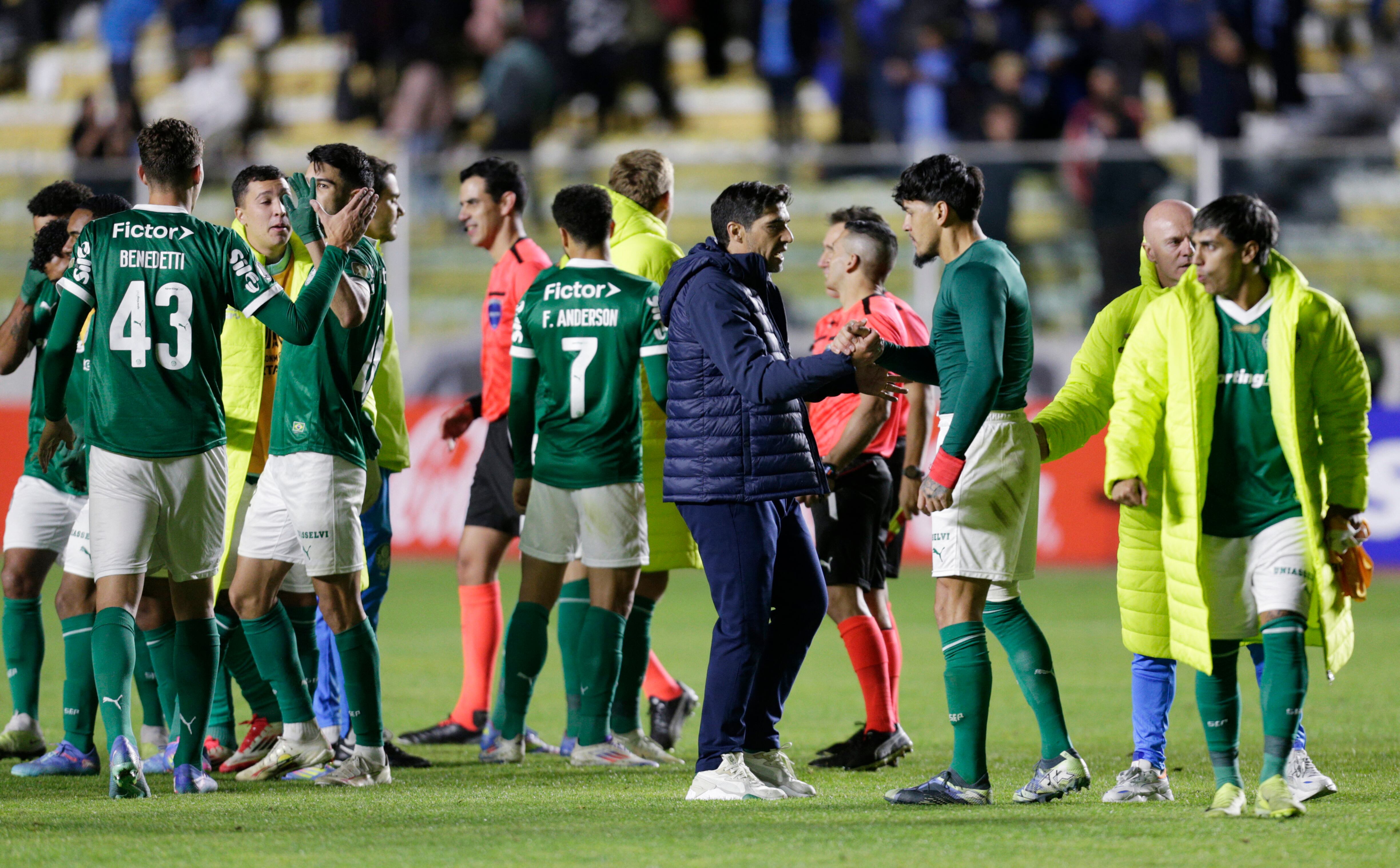 Dentro de los partidos más destacados de la Copa Libertadores el 24 de abril de 2025, Palmeiras venció por 4-2 a Bolívar en el estadio Hernando Siles de La Paz, Bolivia - crédito Manuel Claure / REUTERS